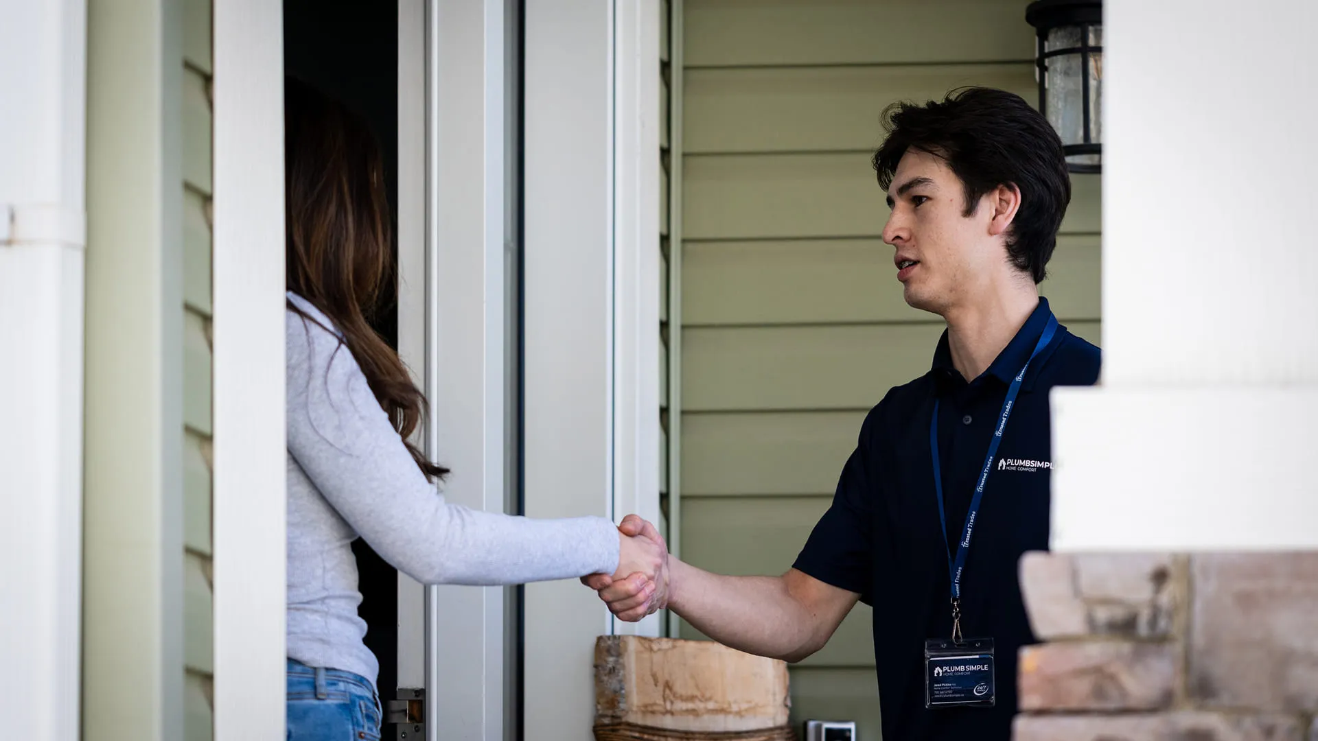 Plumb-Simple-Technician-Shaking-Hands-With-Customer-At-Door